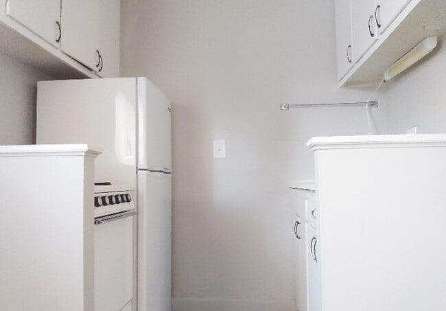 Building Photo - 249 Senator Pl