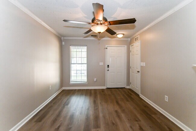 Foto del edificio - 7173 Charlton Way