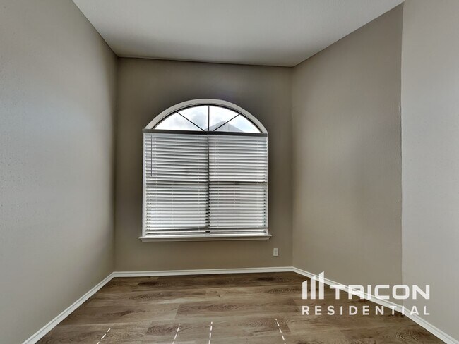 Building Photo - 10218 Basin Field Dr