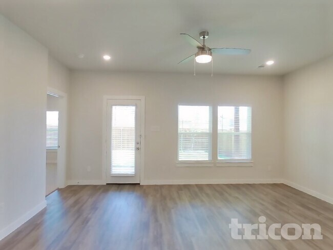 Building Photo - 341 Sun Harvest Dr