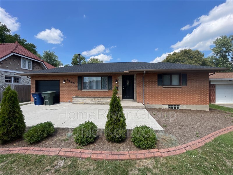 1423 Pinecrest Dr, Dayton, OH 45414 House for Rent in Dayton, OH