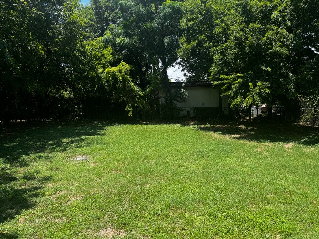 Foto del edificio - 5706 Glen Meadow Dr