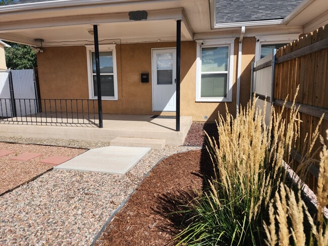 Covered front patio with fenced in front yard! - 3017 Grandview St