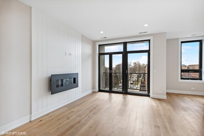 Foto del edificio - 3332 W Irving Park Rd