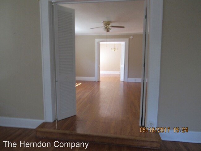 Building Photo - 5 br, 2 bath House - 208 E. College Street