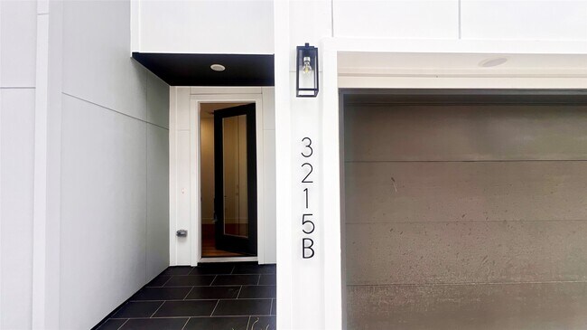 Building Photo - 3215 Ennis St