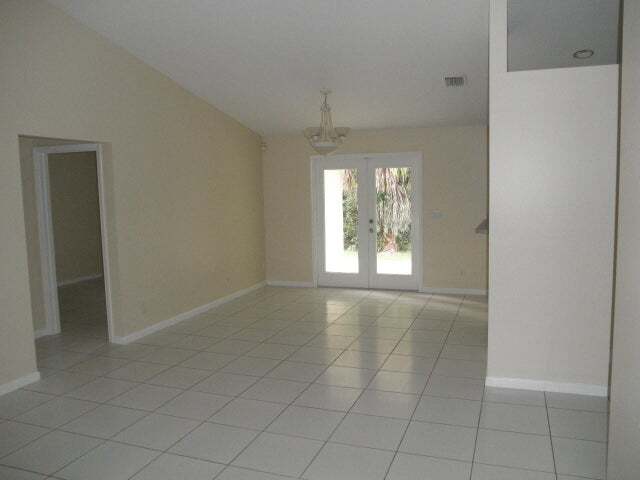 Building Photo - 15897 79th Ct N