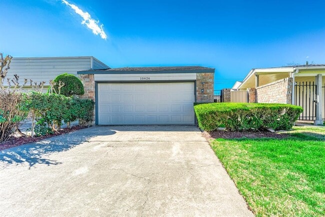 Building Photo - 10626 Sandpiper Dr