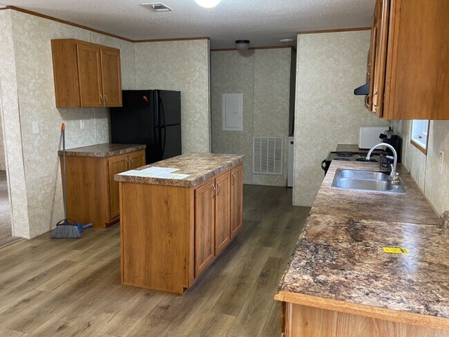 Foto del edificio - Newer 3 bedroom, 2 bath manufactured home ...