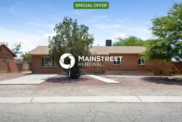 Foto principal - 4 Bedroom Pet-Friendly Home in Tucson, AZ ...