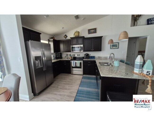 Foto del edificio - Furnished or Unfurnished Centrally Located Home!