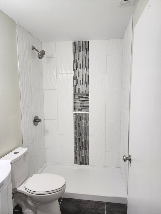 Primary Photo - Newly renovated 4 bd 2 bth