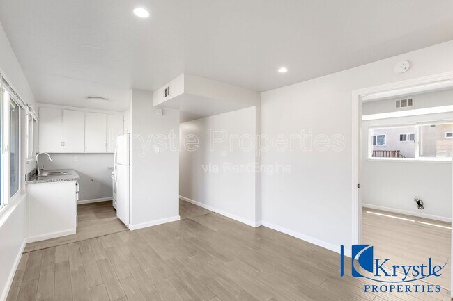 Building Photo - 2009 Florida St