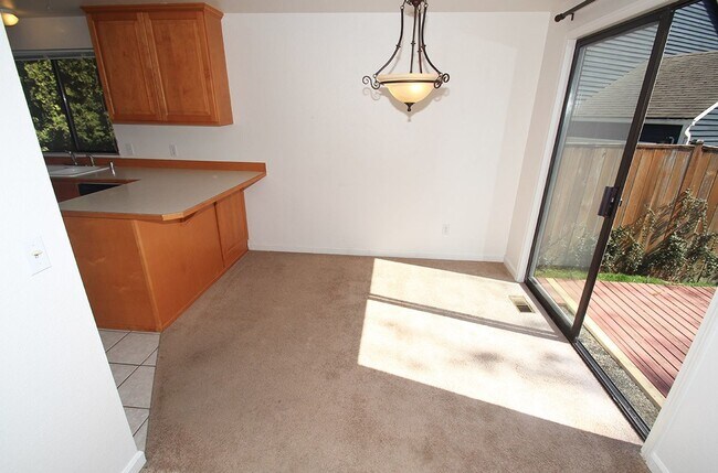 Foto del edificio - CHARMING 3 BED, 2 BATH KIRKLAND/Juanita Be...