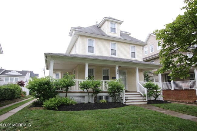 Building Photo - 211 4th Ave