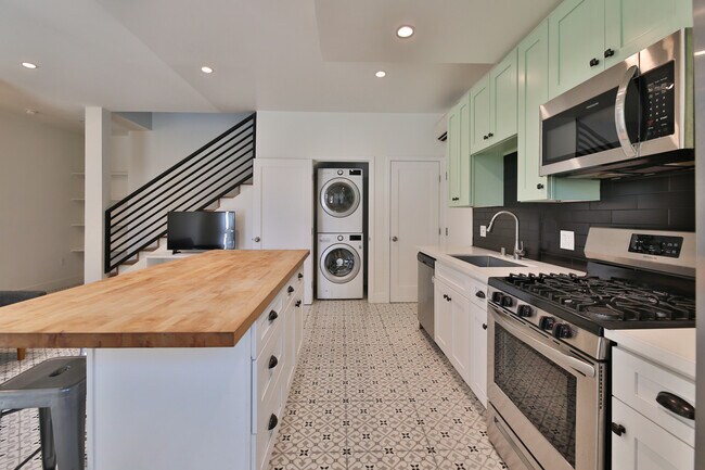 Foto del edificio - 1019 W 20th St