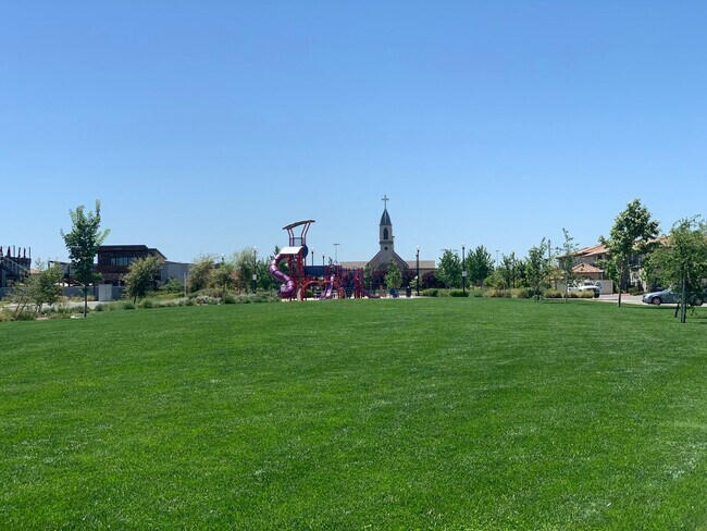 Foto del edificio - Designer Inspired 4x3 Stunning Home with Bonus Room and 2 Car Garage!