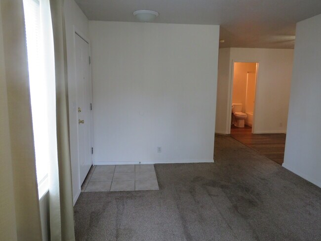 Building Photo - 2112 S Longmont Ave