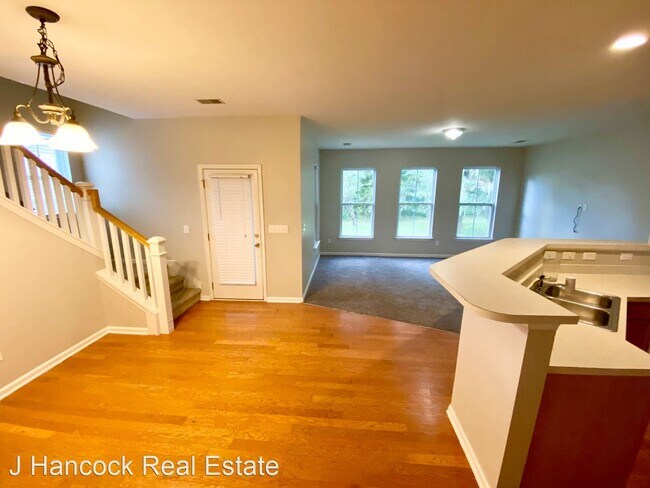 Building Photo - 4 br, 2.5 bath House - 105 Crosby Ct