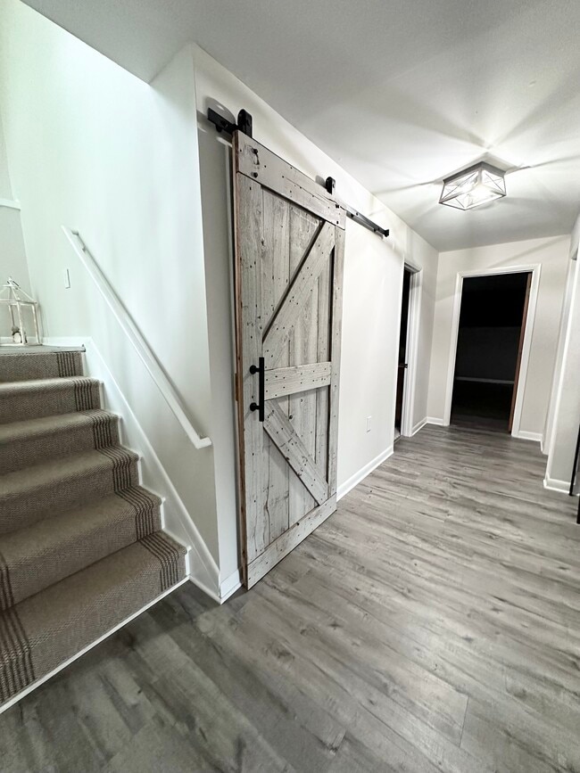 Building Photo - 10394 Meadowhead Cir