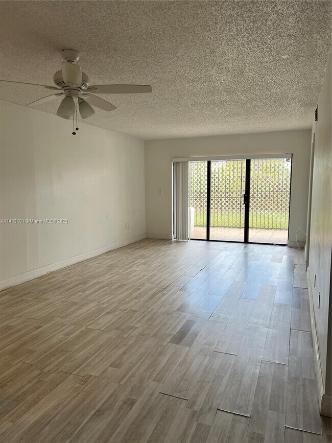 Foto del edificio - 8879A Fontainebleau Blvd