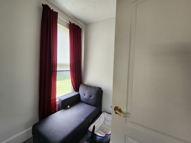 Building Photo - 2 Bedroom Home in Bloomington!