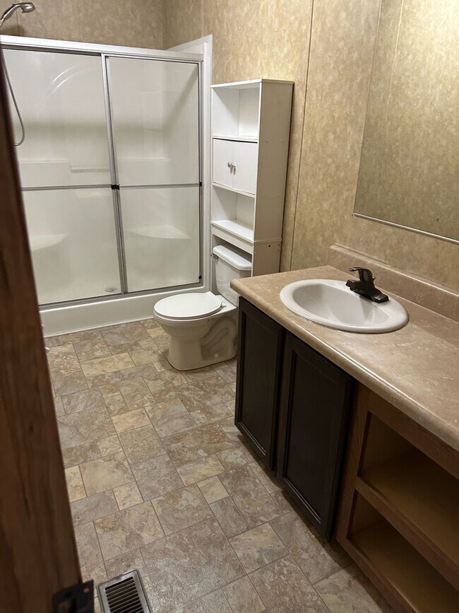Foto del edificio - 3 Bed, 2 Bath Trailer