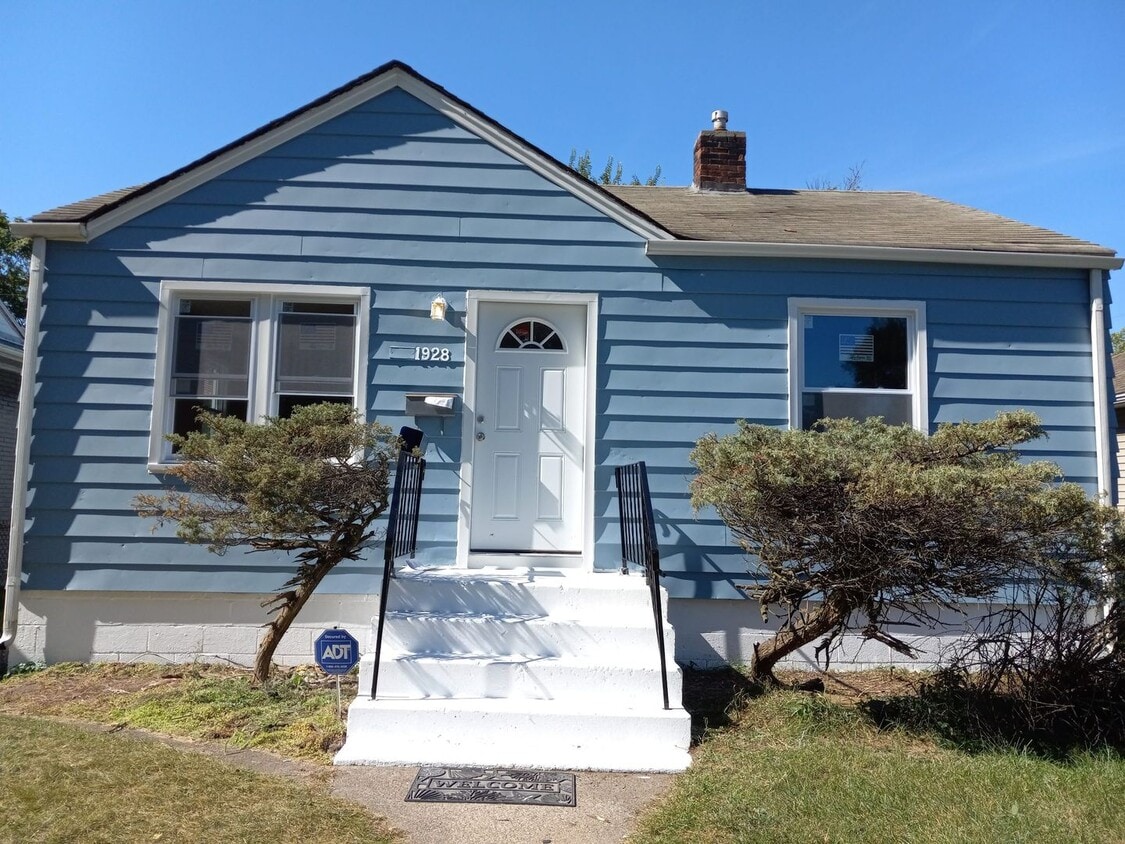 Primary Photo - Newly updated 2 Bedroom Home