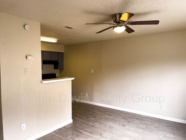 Building Photo - 1203 Southport Dr