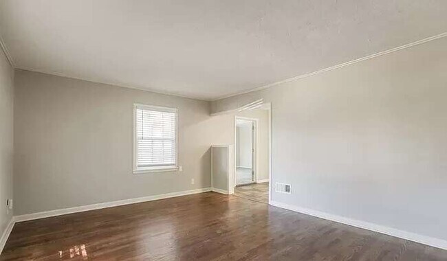 Building Photo - 1440 E 21st Ave