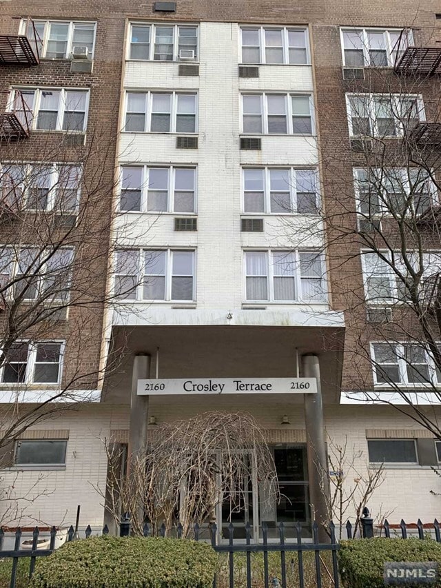 Building Photo - 2160 Center Ave