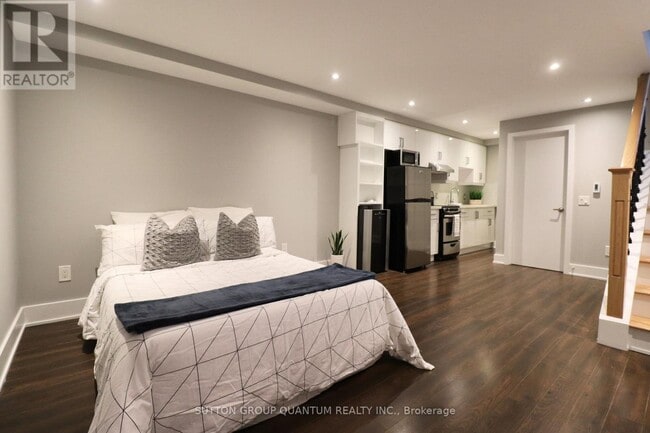 Photo du bâtiment - 35 Cloverdale Rd