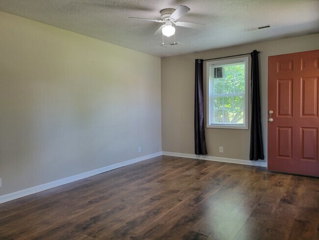 Foto del edificio - 2 Bedroom, 1 Bath Unit in Robertson County!