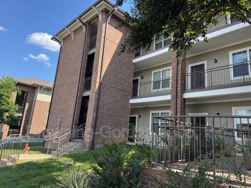 Photo - 2310 Elliott Ave.