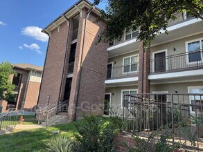 Building Photo - 2310 Elliott Ave