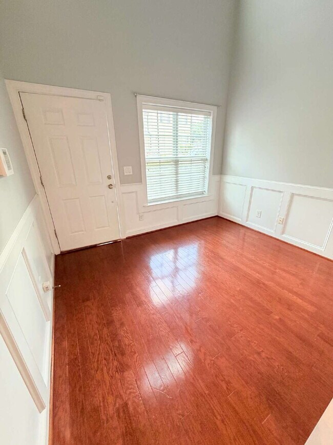 Foto del edificio - "Stylish 3-Bedroom Townhouse Featuring Granite Countertops & Cozy Fireplace in Winston-Salem"