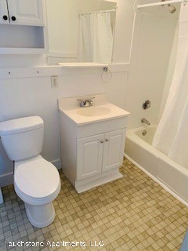 Building Photo - 12-18 Central St