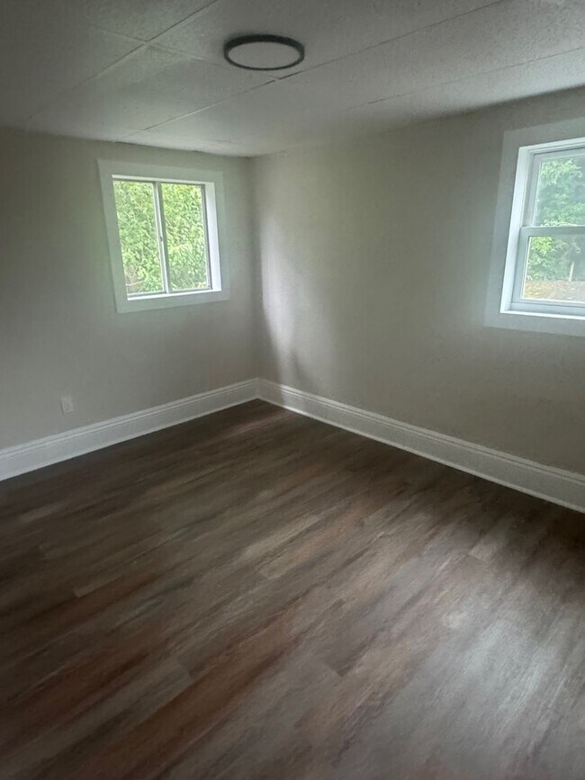 Building Photo - Beautifully Updated Pittsburgh Home with a Welcoming Front Porch