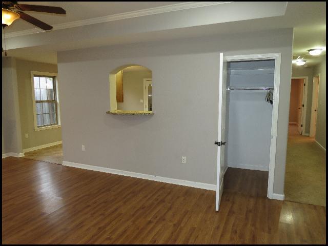 Foto del edificio - 3323 Moss Creek Dr