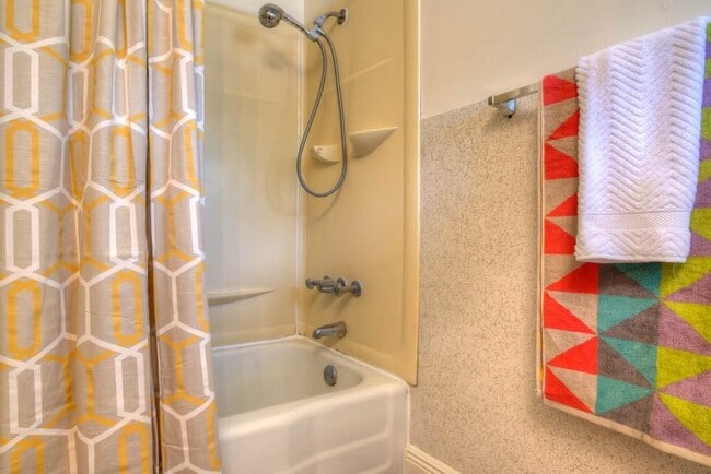 Foto del edificio - 3011 Whitis Ave