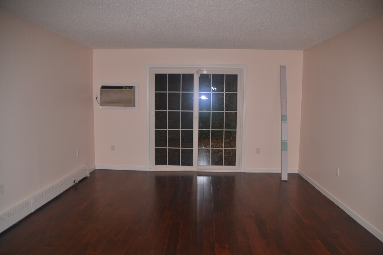 2 Oak Hill Ln Unit 2, Nashua, NH 03062 Condo for Rent in Nashua, NH