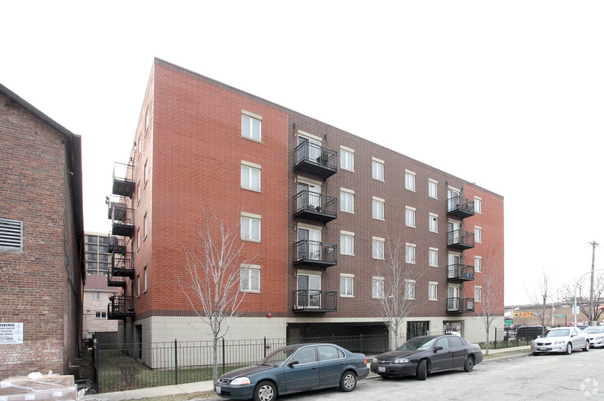 Building Photo - 475 W 24th St