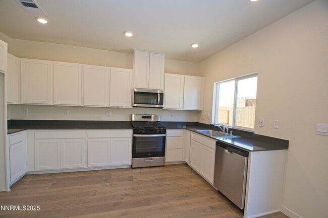 Building Photo - 8905 Windy Ravine Dr