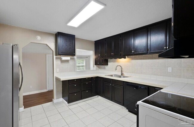 Building Photo - 9711 Latham St