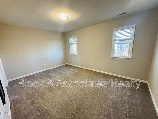 Foto del edificio - 2922 Glenridge Dr