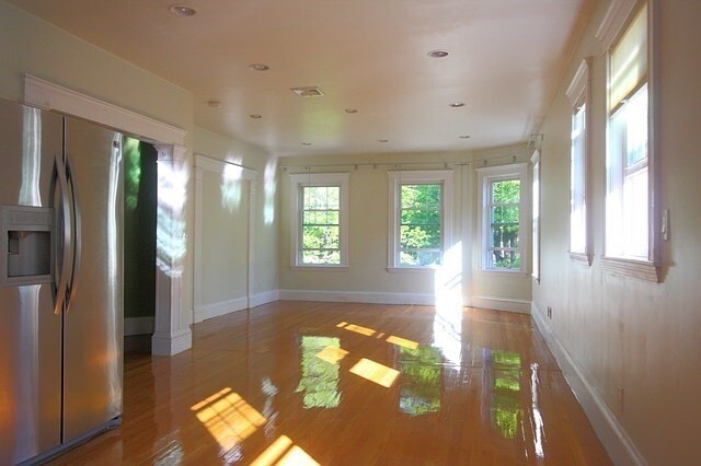 Building Photo - 266 Lake Ave