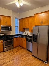 Building Photo - 1456 N Maplewood Ave