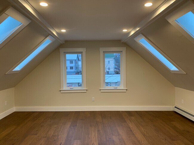 3rd flr bdrm - 32 Washington Ave