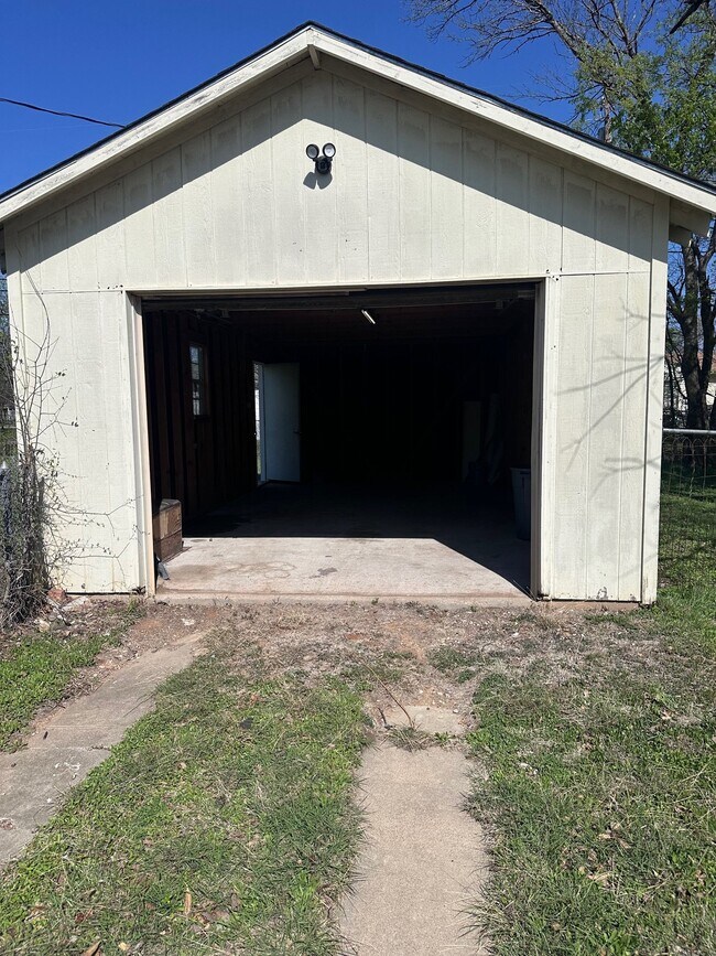 Foto del edificio - 3625 Maple Ave