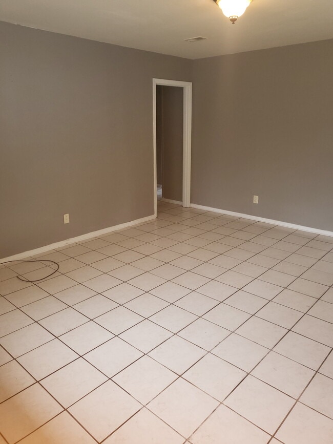 Building Photo - 71 Meadowlane Dr